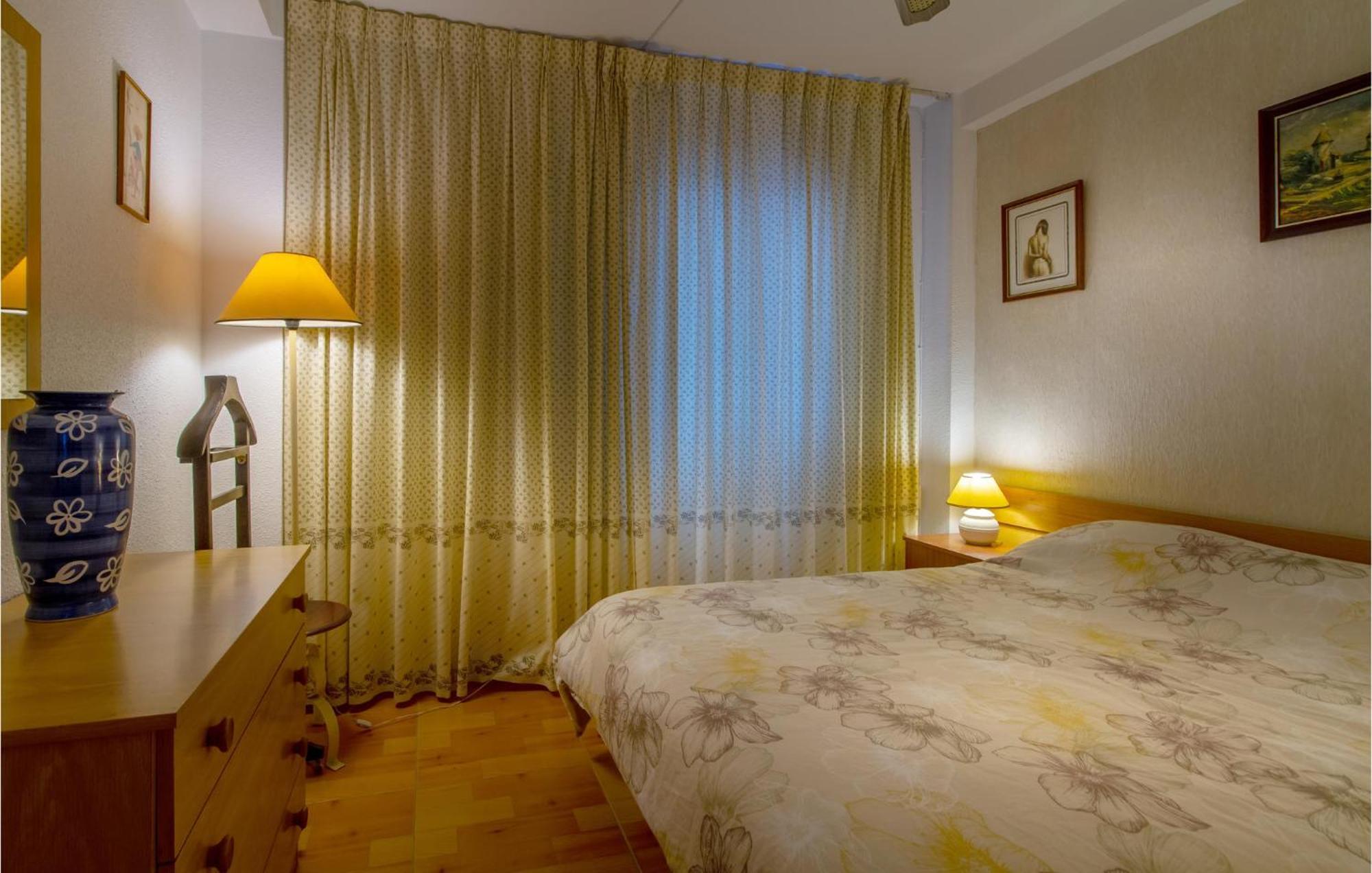 Stunning Apartment In Gandia With Kitchen المظهر الخارجي الصورة