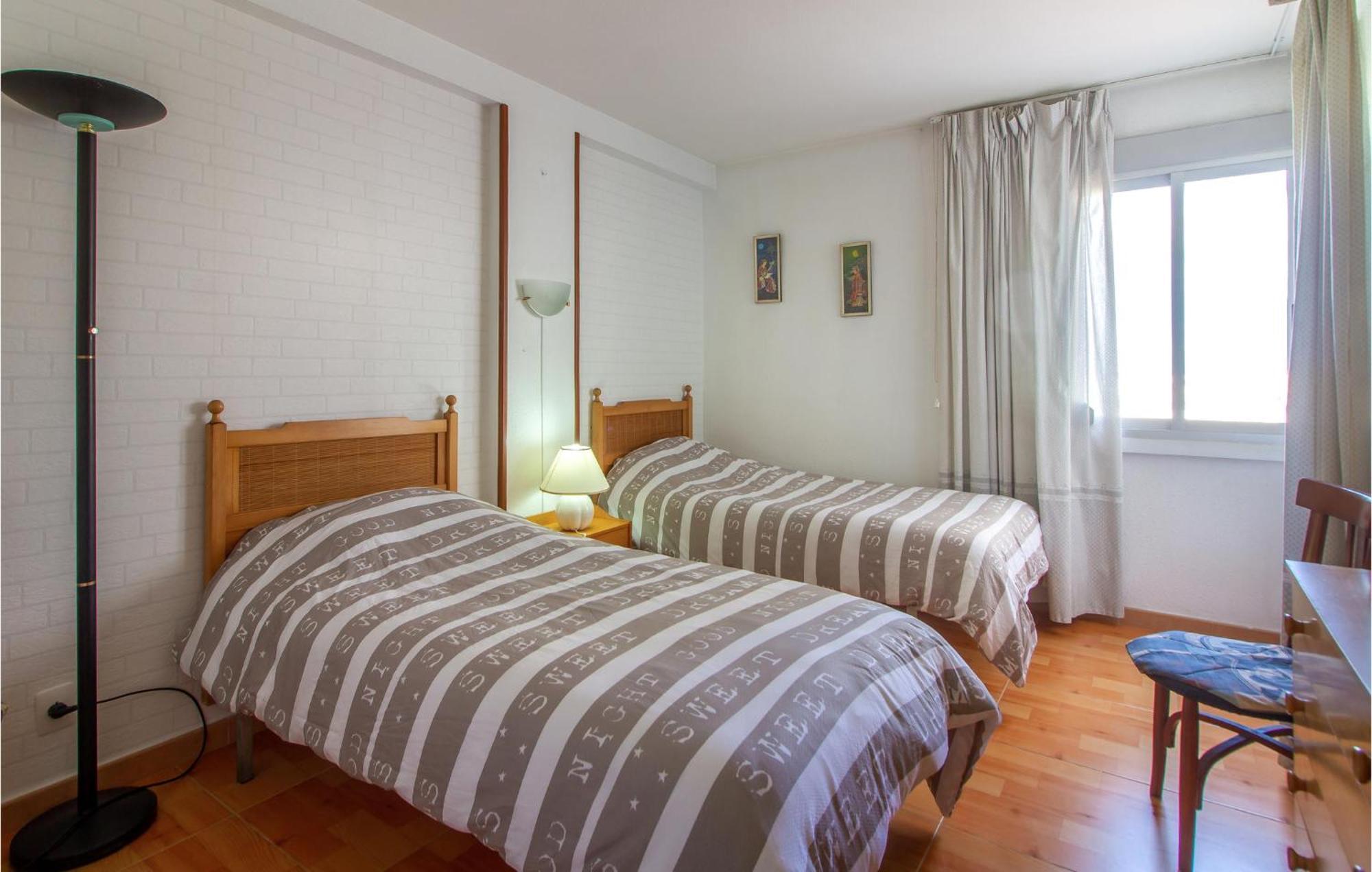 Stunning Apartment In Gandia With Kitchen المظهر الخارجي الصورة
